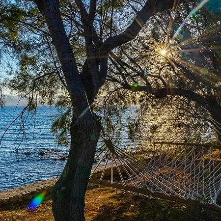 Calmea Seafront - Secluded