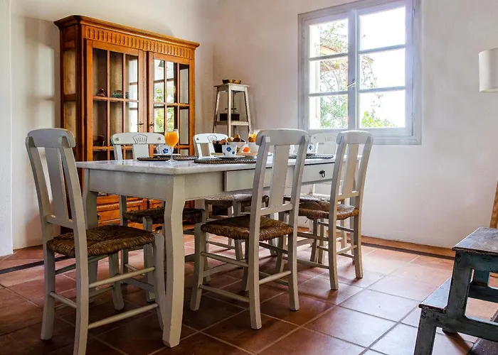 Villa Calmea Seafront - Secluded