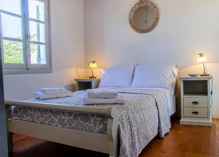 Calmea Seafront - Secluded Villa Alikí