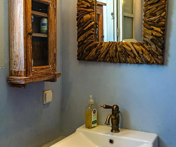 Calmea Seafront - Secluded * Alikí