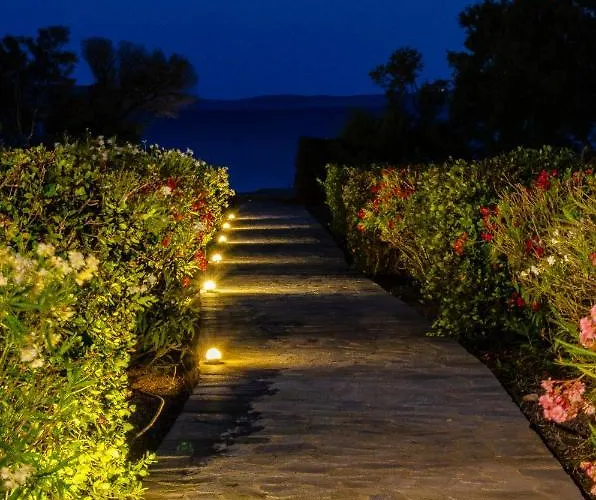 Villa Calmea Seafront - Secluded Alikí