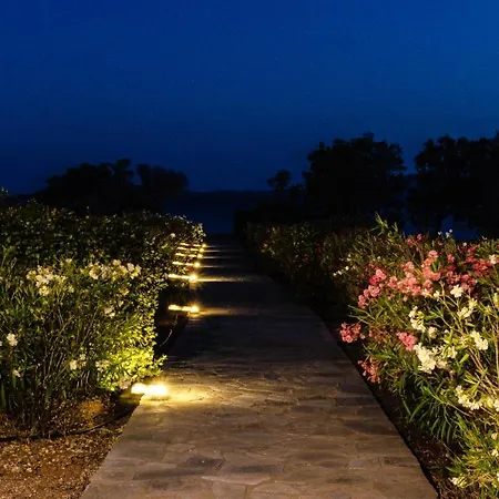 Calmea Seafront - Secluded Villa Aliki (Paros)