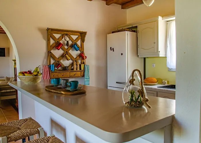 Calmea Seafront - Secluded Vila Alikí