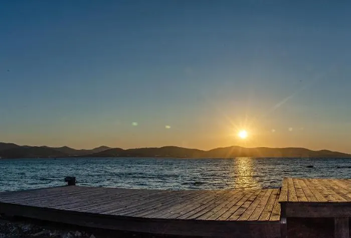 Calmea Seafront - Secluded فيلة *