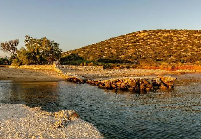 Calmea Seafront - Secluded Vila Alikí