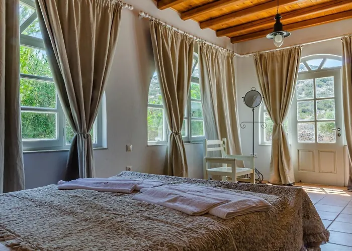 Villa Calmea Seafront - Secluded