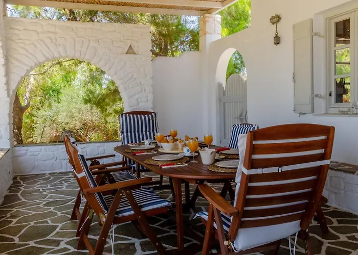 Calmea Seafront - Secluded Vila *