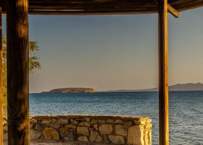 Calmea Seafront - Secluded *