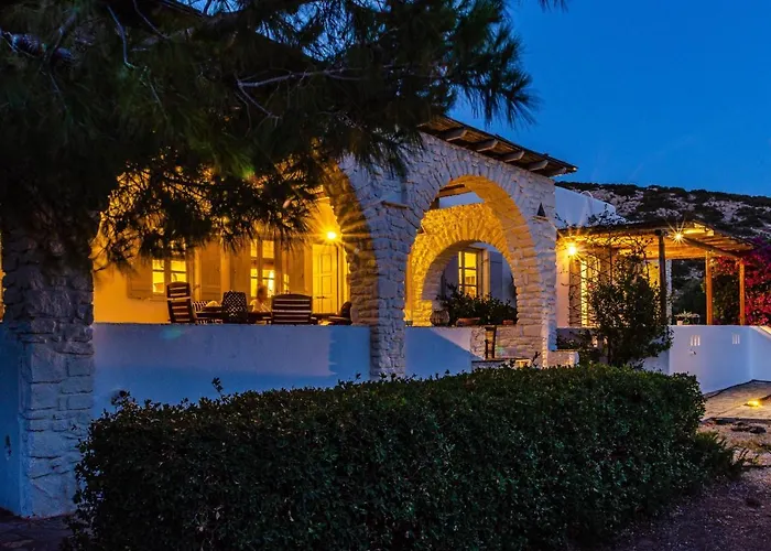 Calmea Seafront - Secluded Vila