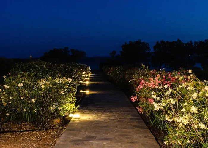 Calmea Seafront - Secluded Vila Alikí
